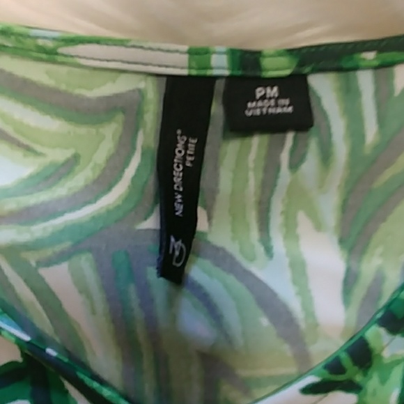 New Directions Petite Sleevless Top with Lace - Picture 8 of 8